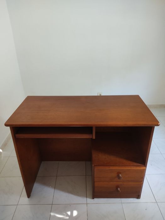 Secretaria e cadeira