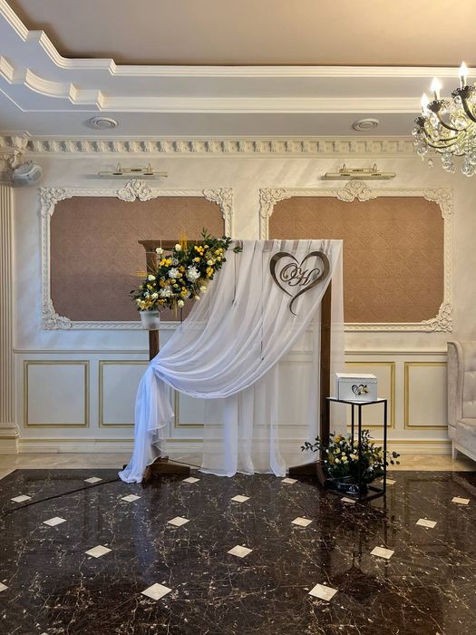 Оренда дерев'яна підставка стійка