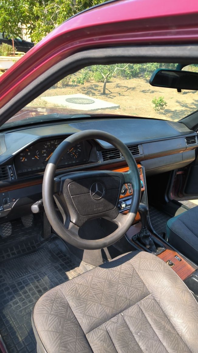 Продам MERCEDES W 124