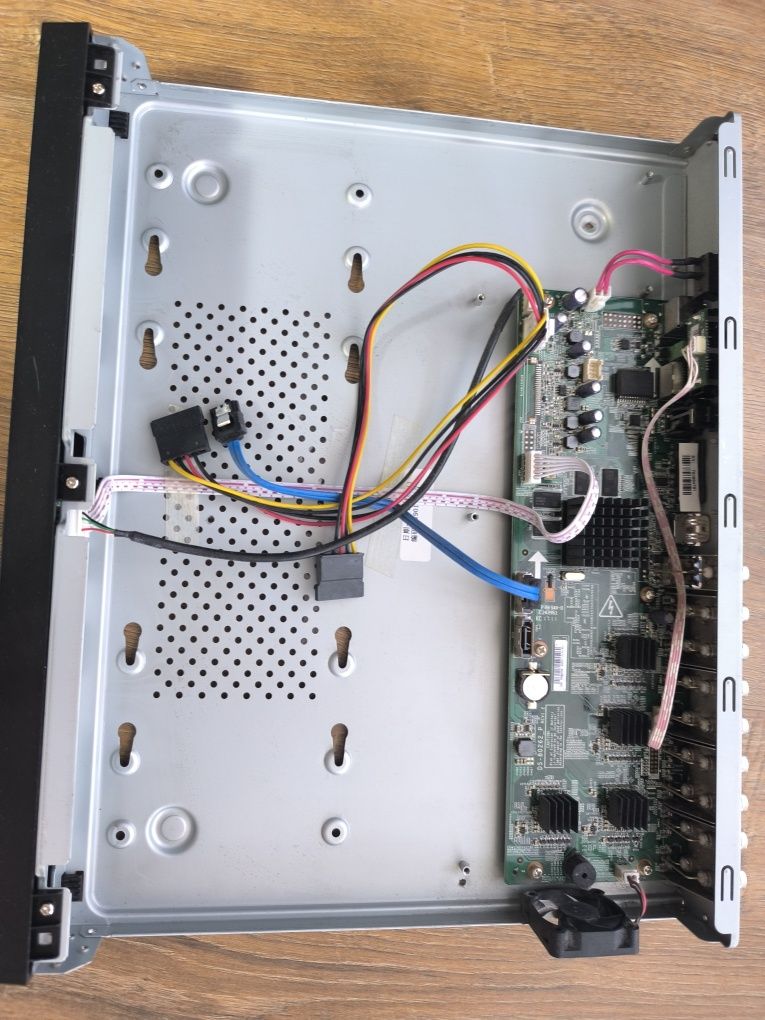 Відеореєстратор Hikvision DS-7216HQHI-F2/N