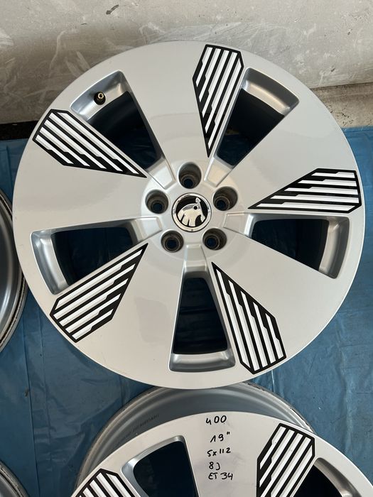 400 Felgi Aluminiowe SKODA R 19 5x112 Bardzo Ładne