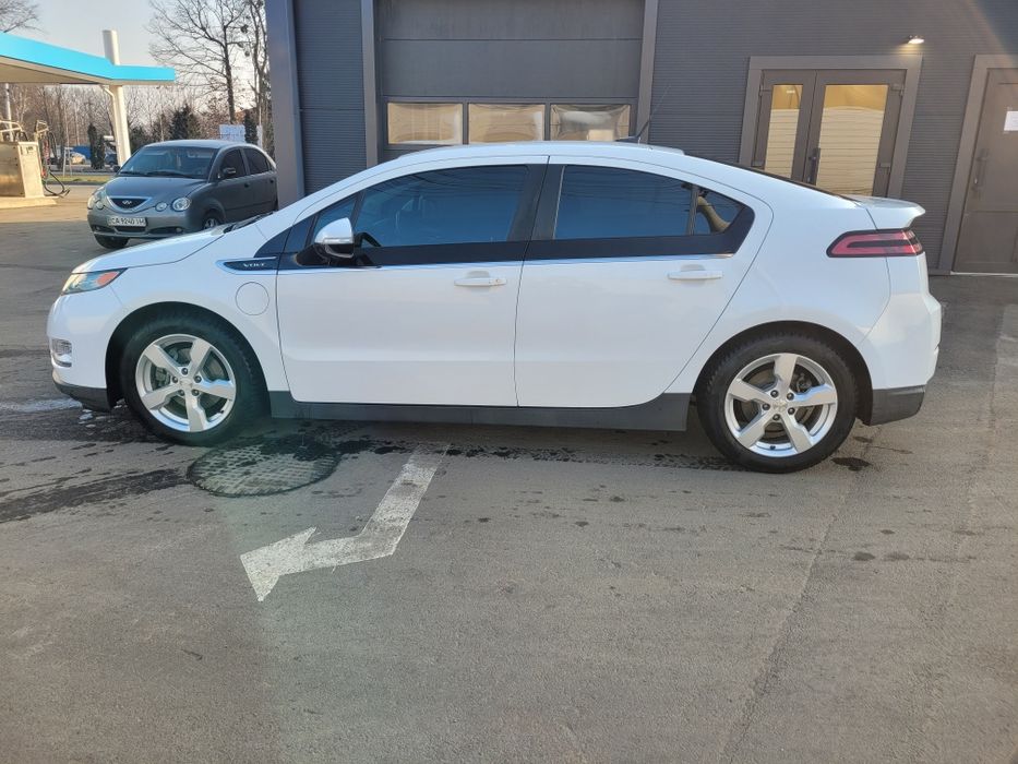 Підзаряжаємий гібрид ШЕВРОЛЕ VOLT