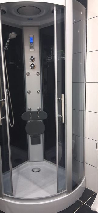 Duche Cabine com jacuzzi e música