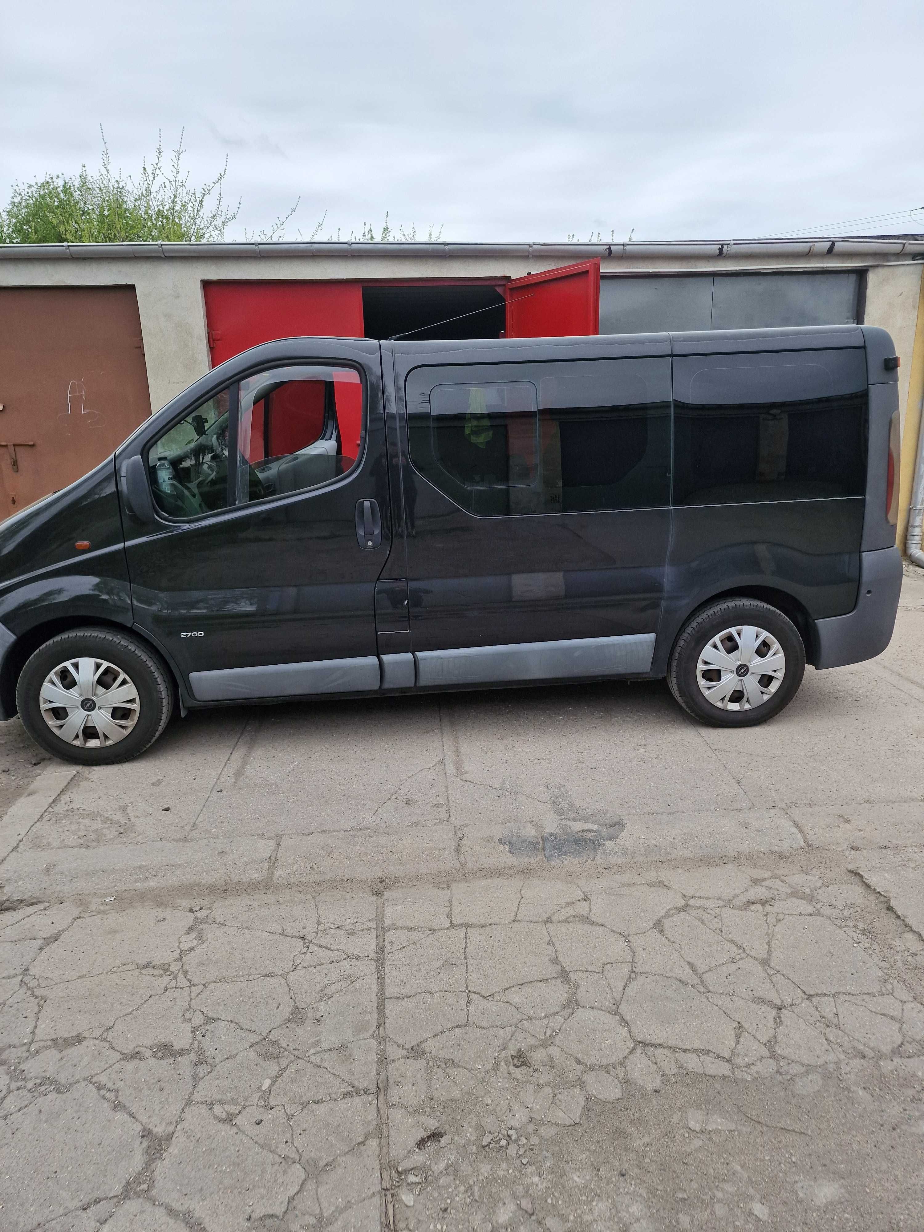 Opel Vivaro 9 osob zadbany 1.9dti