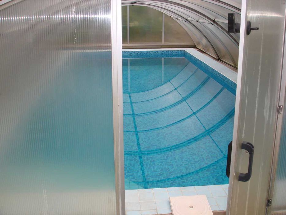 Продаж будинку з басейном. Без %
с.Чайки 
5 км до метро Житомирська