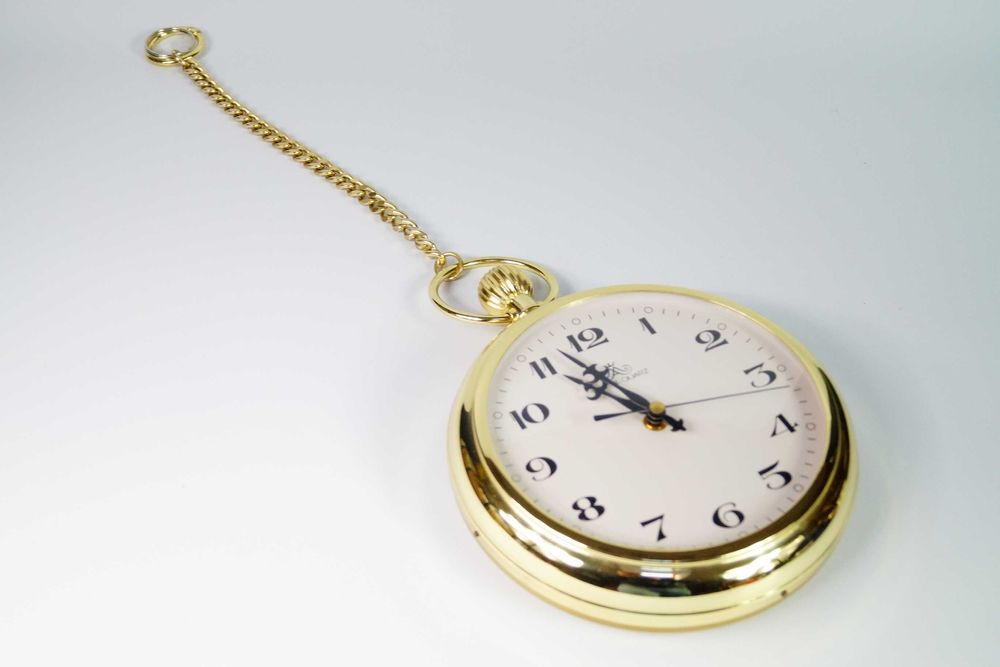 Ładny zegar na łańcuszku 67 cm