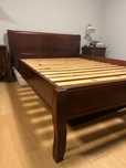 Łóżko drewniane 200x140 + 2 szafki nocne – komplet klasyczny
