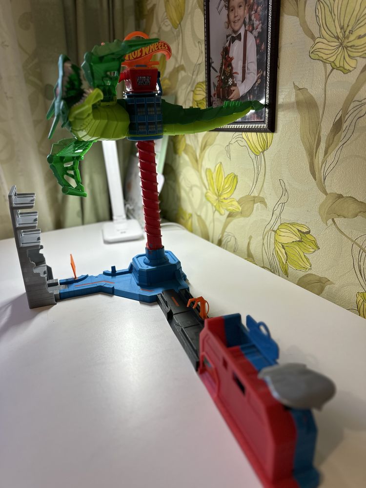 Трек hot wheels повітряна атака дракона