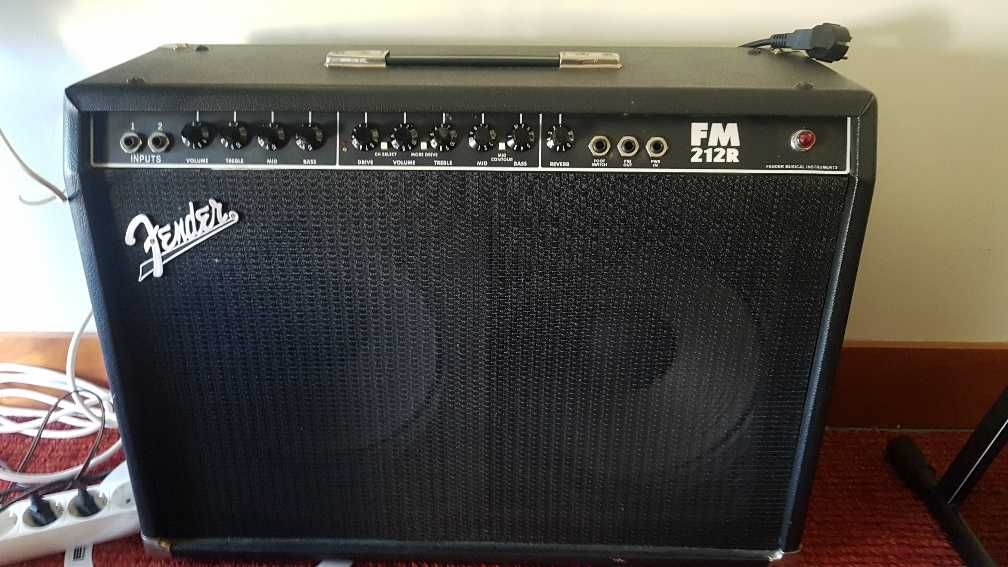 Amplifiador Fender FM 212 R