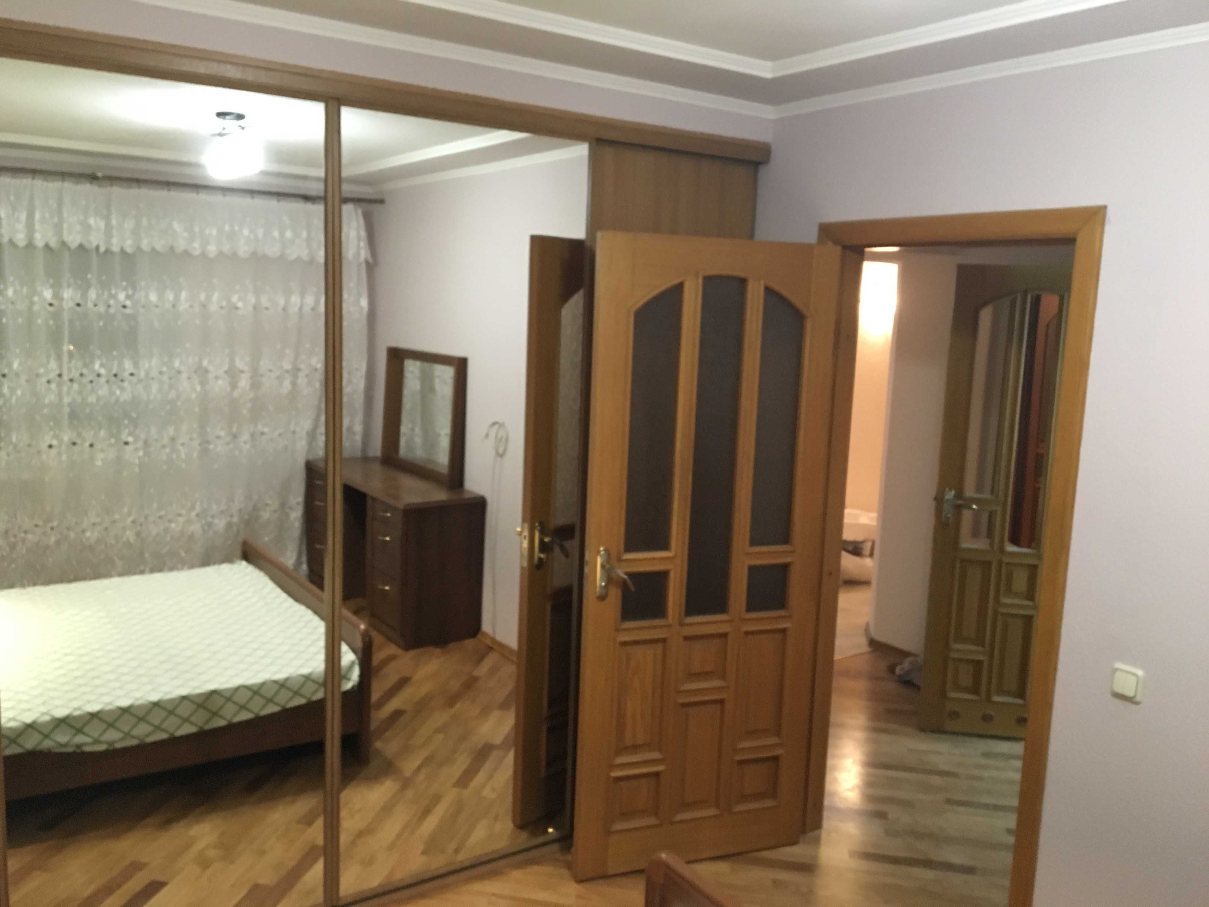 Продам 4-комнатную квартиру 100 м², ул. Алексеевская 14Б