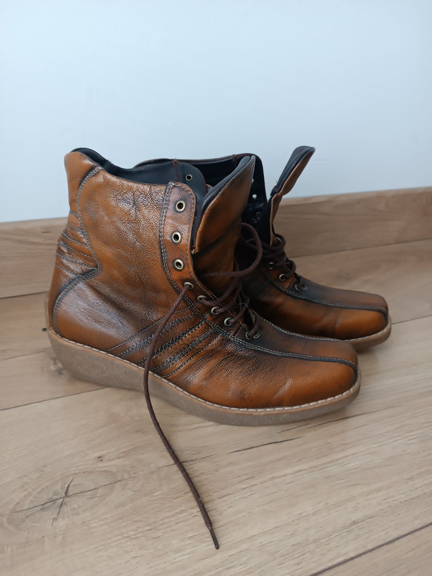 Skórzane vintage buty zimowe za kostkę brązowe ocieplane 38 sznurowane