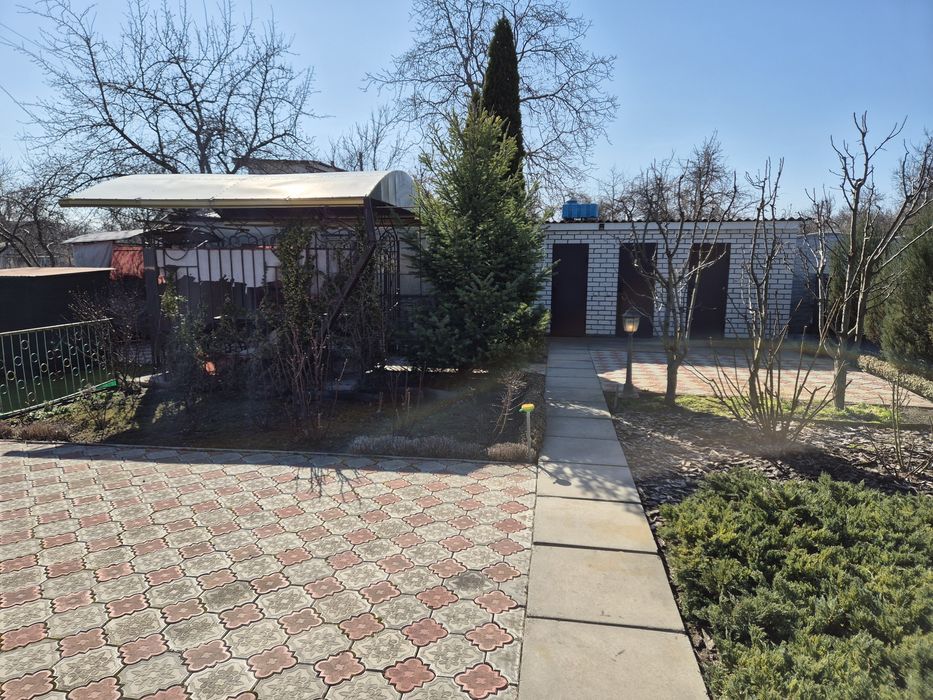 Дача біля річки Дніпро