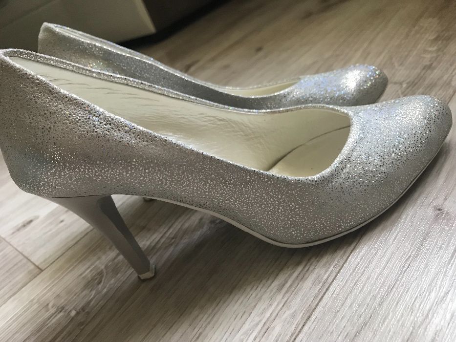 Buty ślubne srebrne