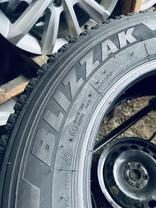 Шини Резина Зимові 215 65 16C Bridgestone Blizzak 2шт