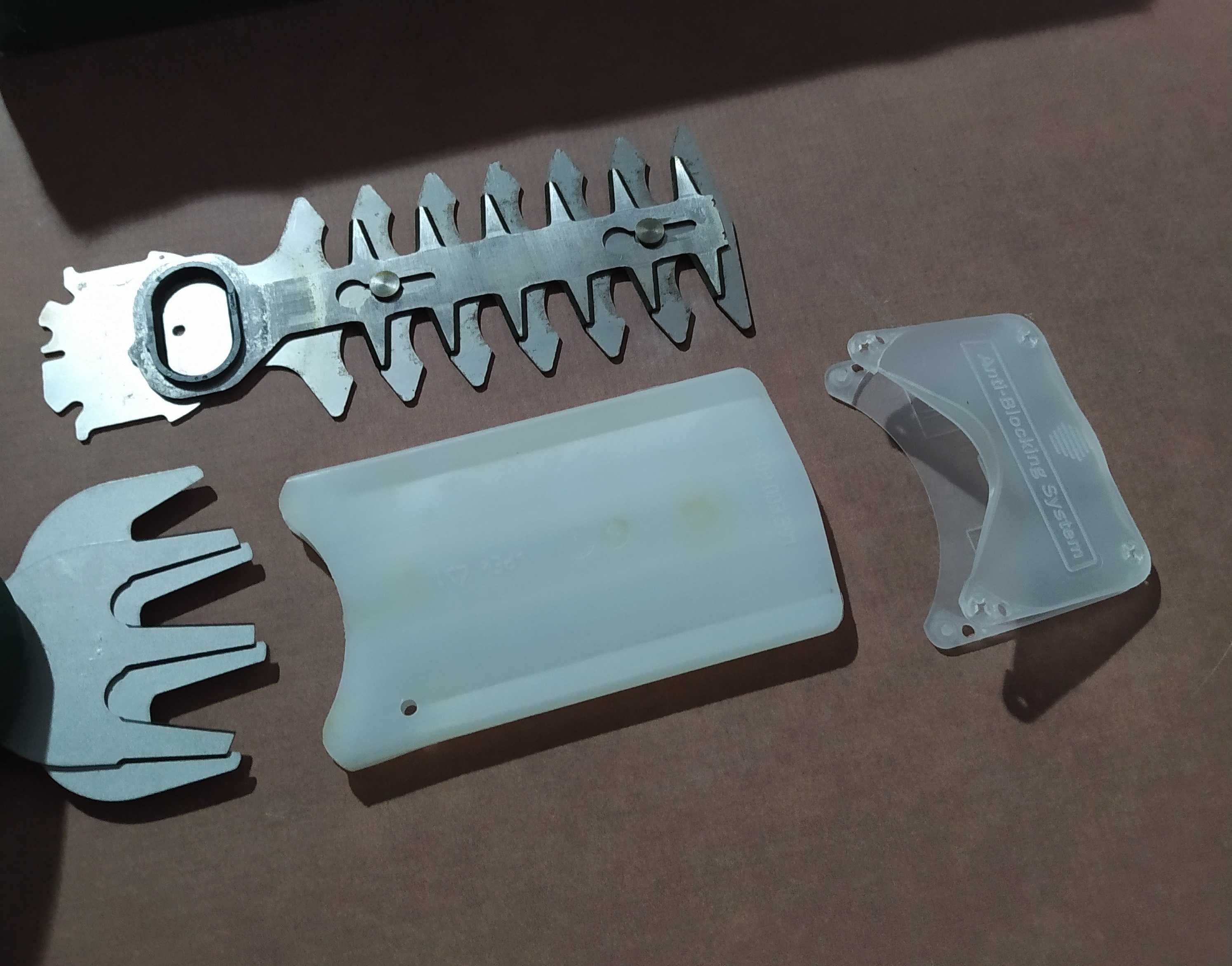 Akumulatorowe nożyce do krzewów EasyShear