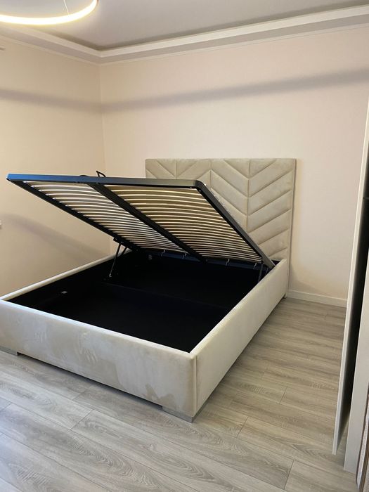 Łóżko tapicerowane jodełka panele glamour beż jasne welwet welur łoże