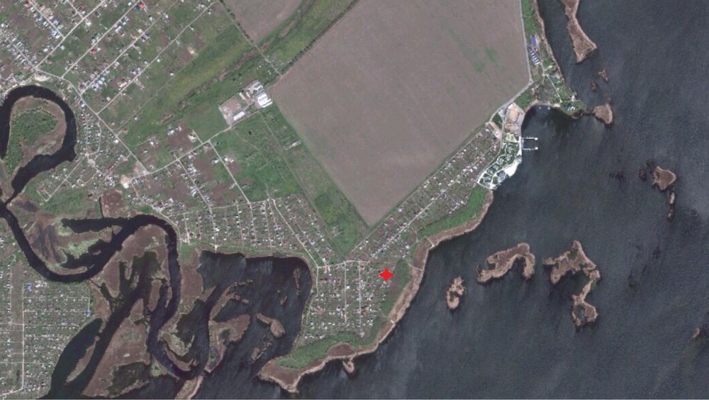 Участок у воды с фундаментом в Подгородном