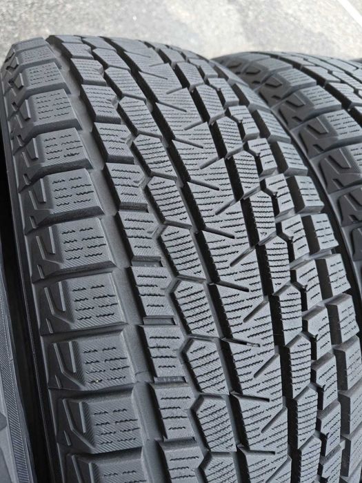 R18 235 60 4 штуки зимові шини Yokohama Ice Guard G075 ідеал