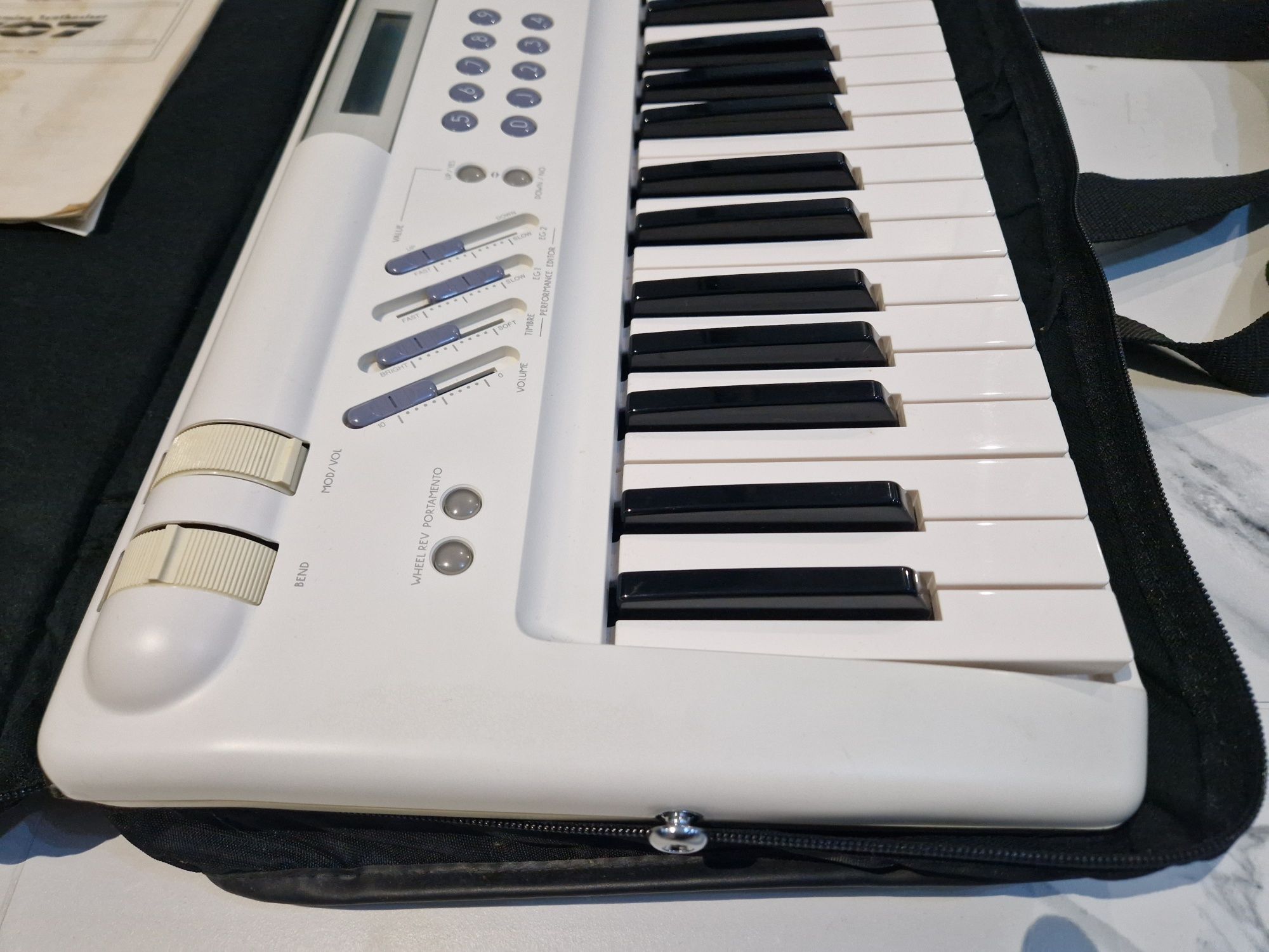 Syntezator KORG 707 FM