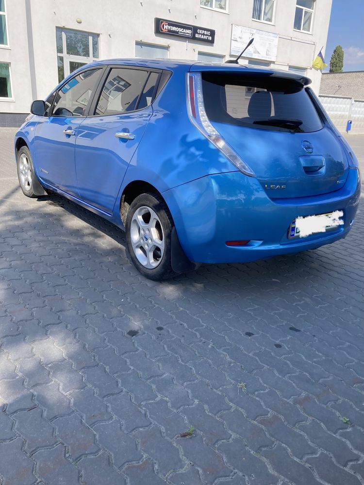 Продам Nissan Leaf