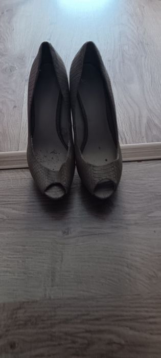 Calçado usado e novo