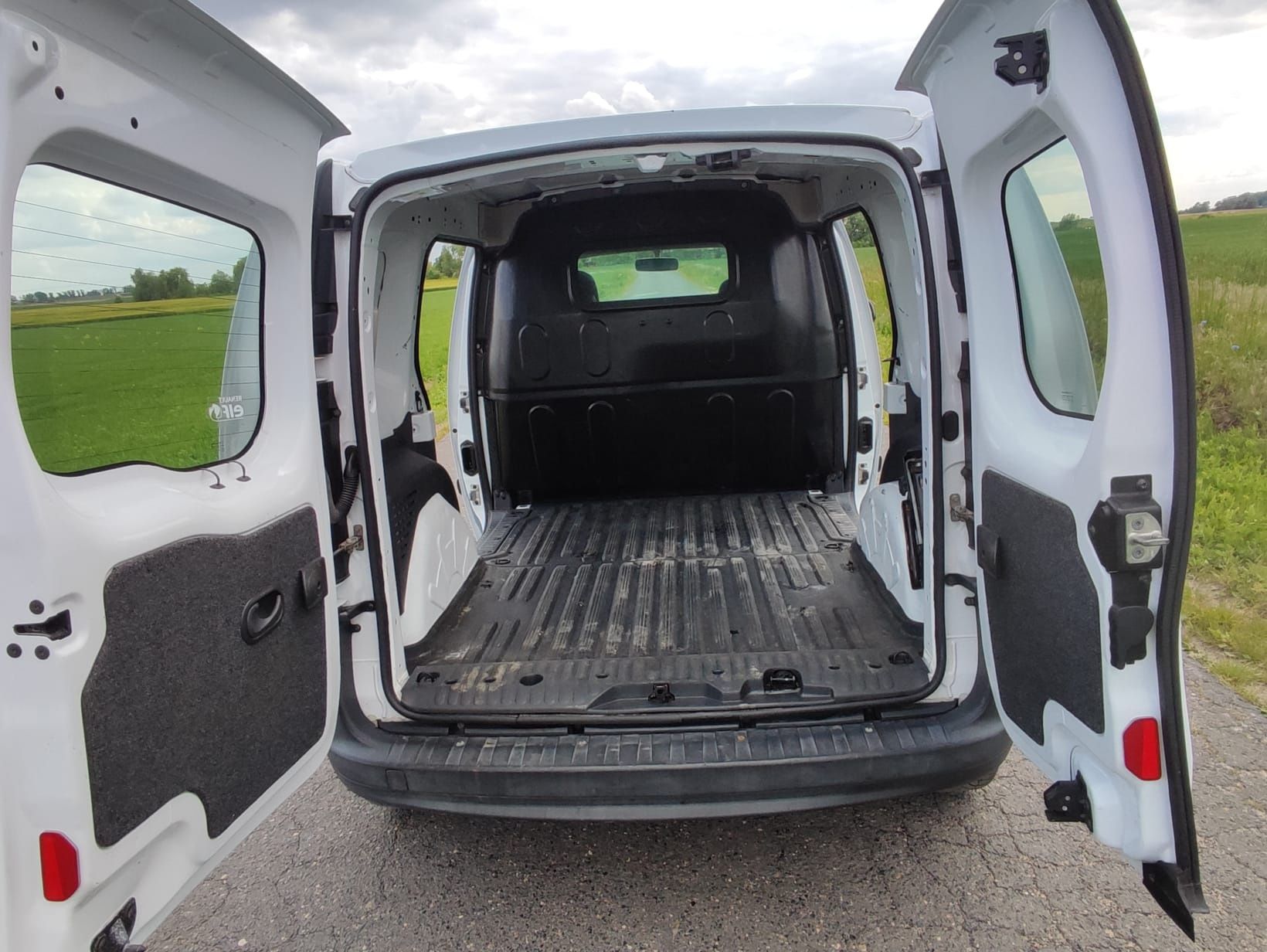Renault kangoo 1,5 DCI 6 drzwi 180 tyś km 2018 roku klima