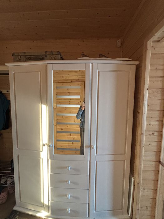 Drewno szafa duza drewniana biala 3 skrzydlowa