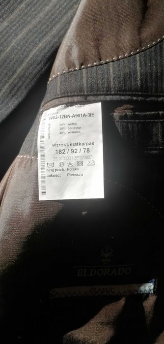 Czarny garnitur polskiej produkcji