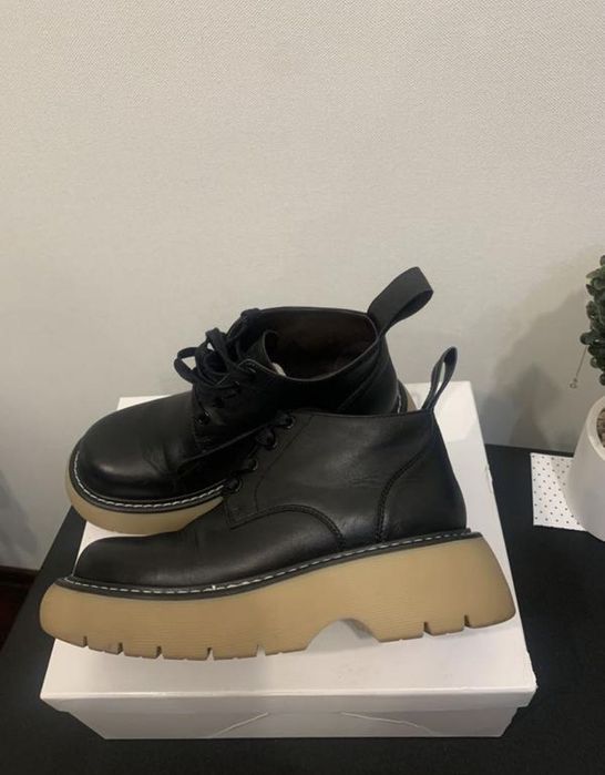 Шкіряні ботинки  в стилі BOTTEGA VENETA
Bounce Boots 35-35,5
