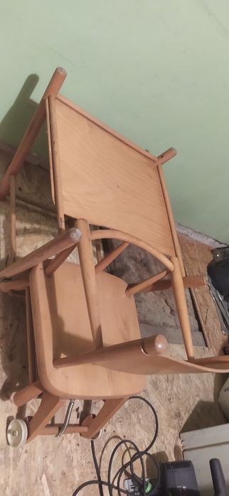 Krzesełko dziecięce do karmienia z czasów PRL