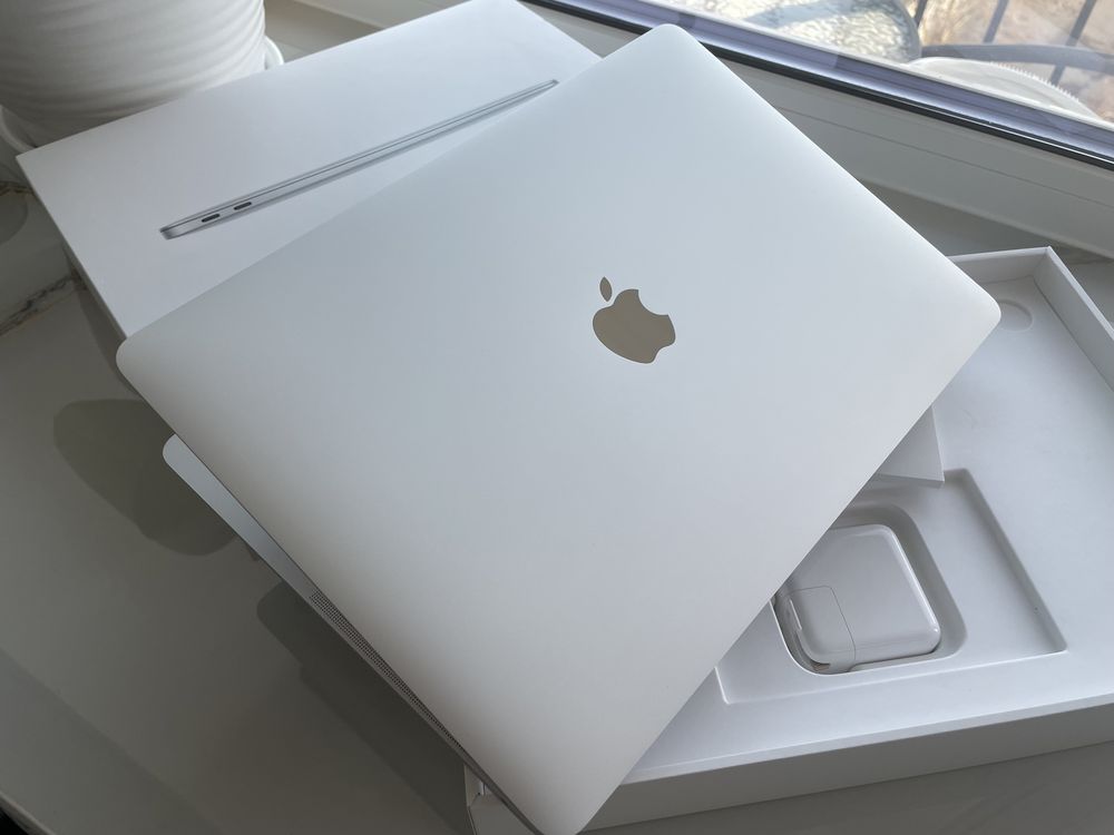 НОВИЙ open box Apple MacBook Air M1 Silver (MGN93LL/A)