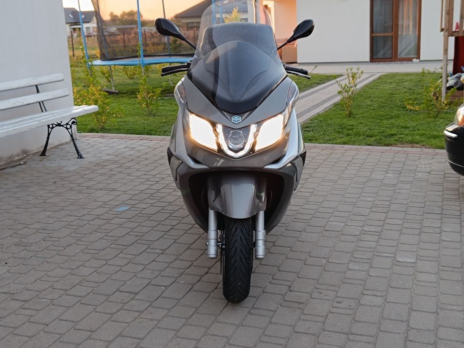 /// Piaggio X10 125cm³ na B kat. ///