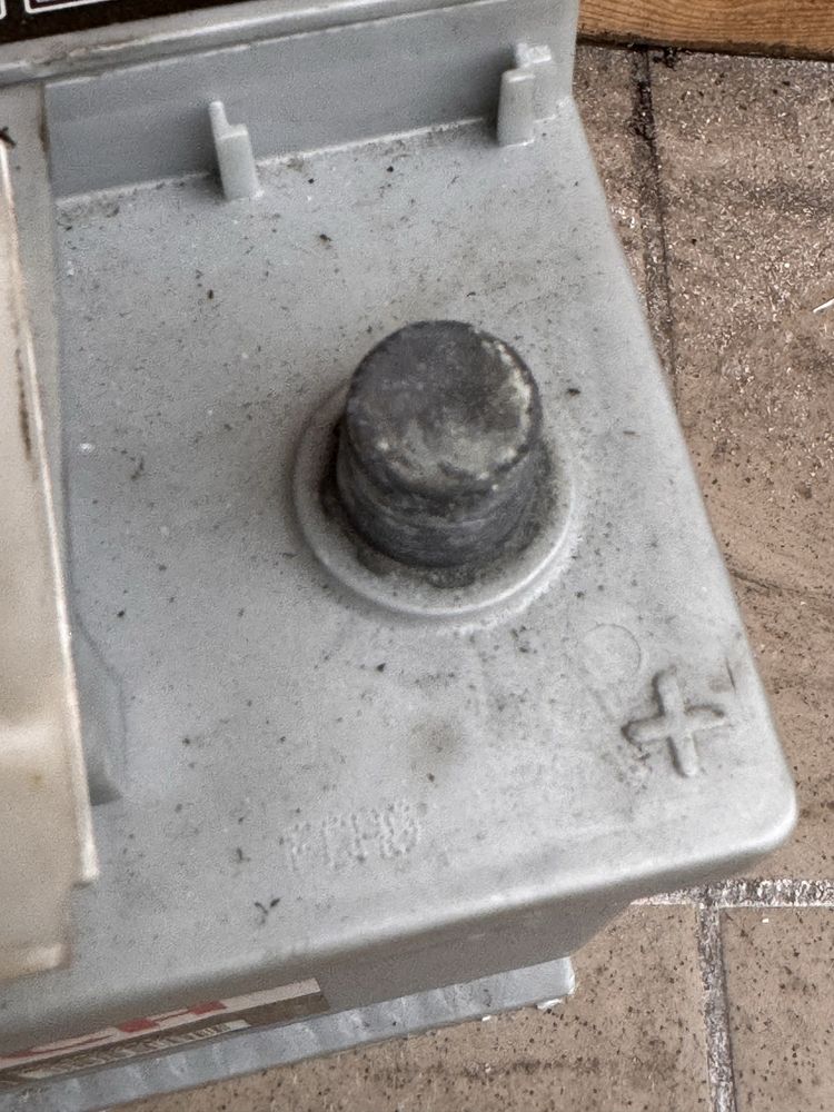 Автомобільний акумулятор Bosch 100Ah Єв (-/+) S5013 (830EN)