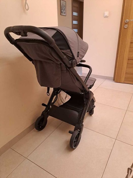 Wózek spacerowy Easywalker jackey  w kolorze ciemny szary