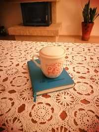 Piękny porcelanowy kubek - zaparzarka do ziółek, herbaty.