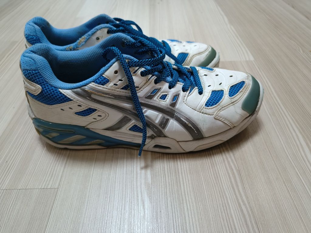 Волейбольні кросівки Asics