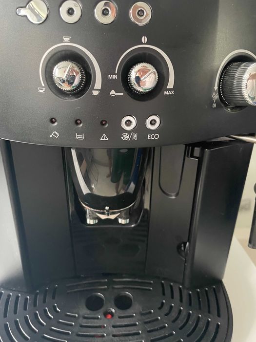 Ekspres do kawy DeLonghi Magnifica ESAM4000.B expres