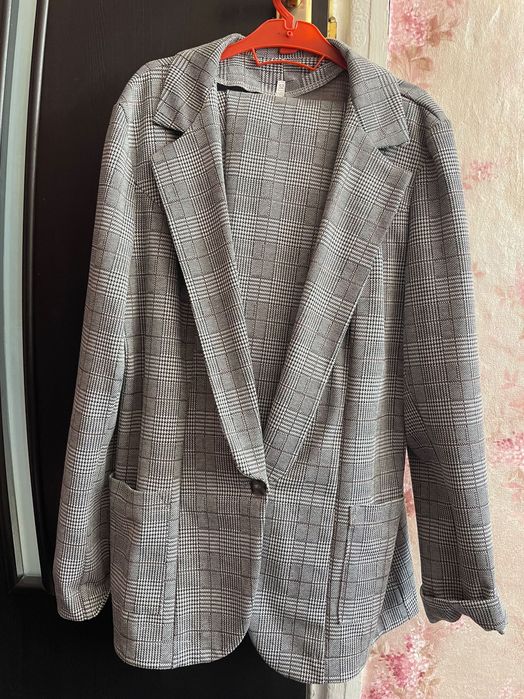 Продам женский брючный костюм