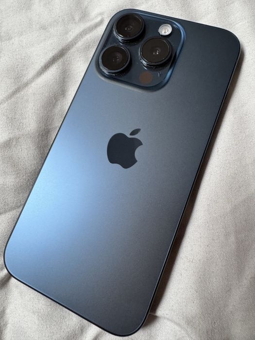 Iphone 15 pro stan idealny niebieski granat 128 gb apple telefon