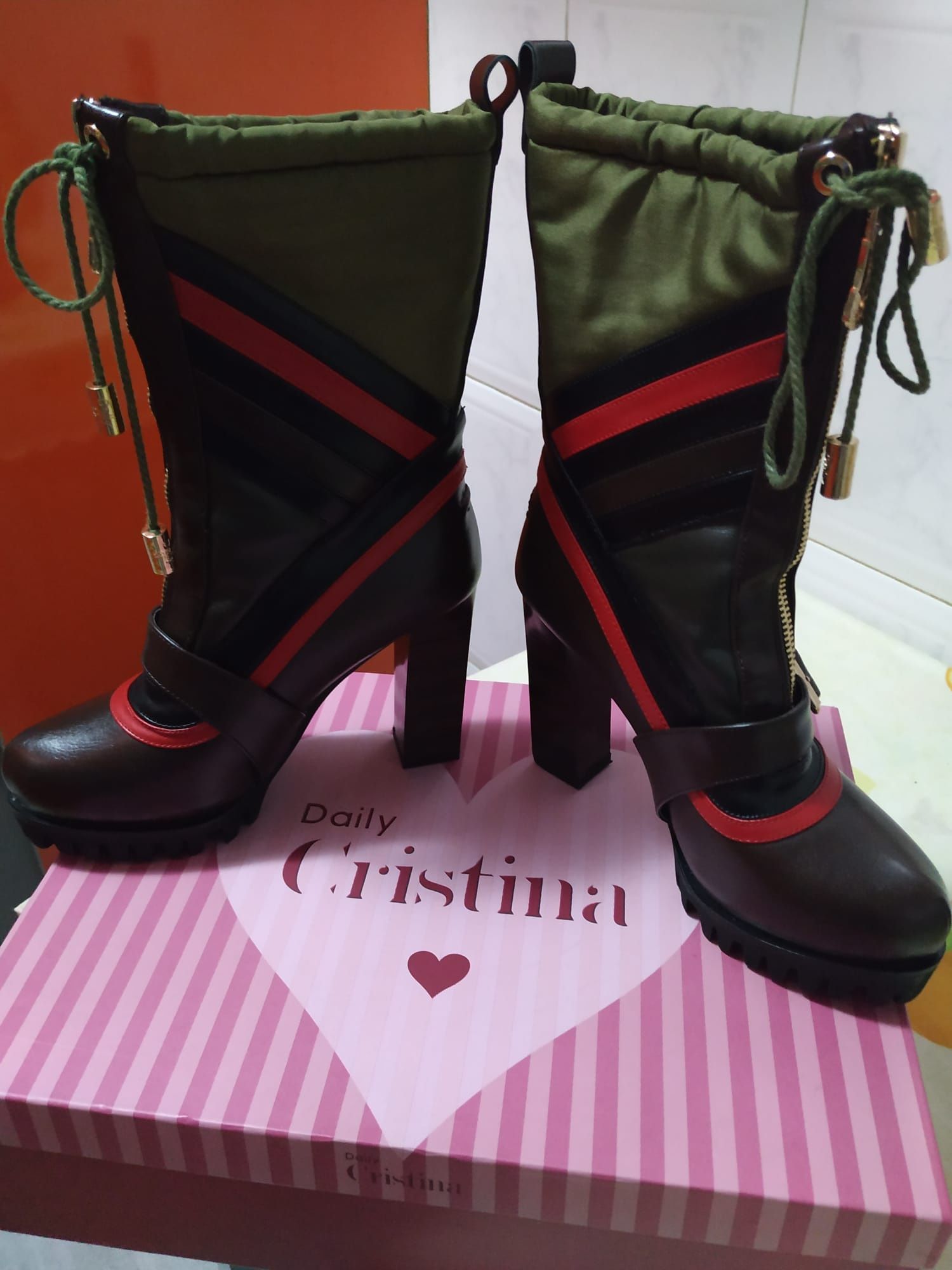 Botas pele castanha Daily Cristina