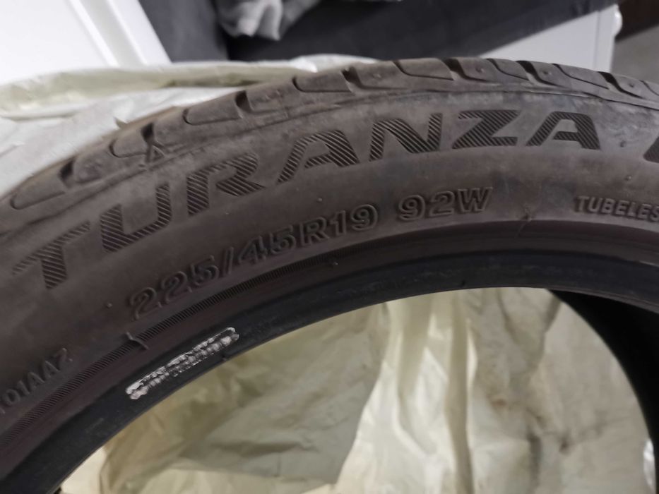 Używane opony letnie bridgestone turanza 225/45 R19 do Mazdy 6