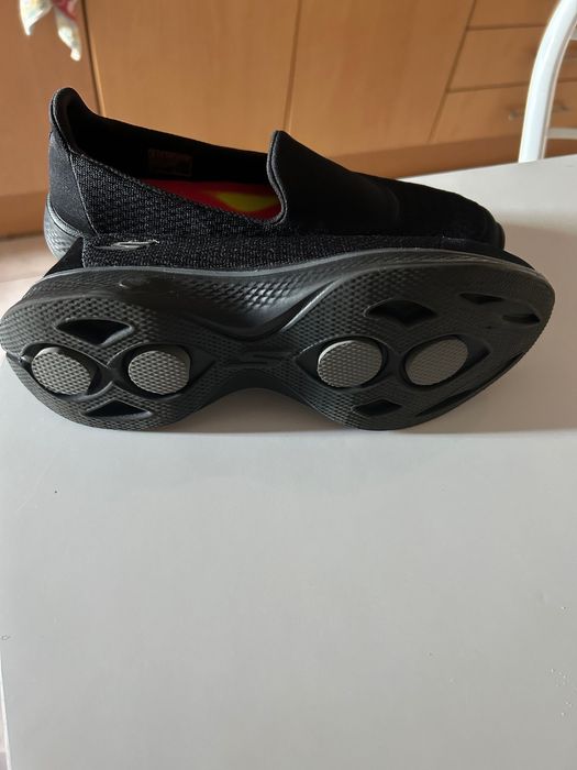 Sapatos pretos da Skechers