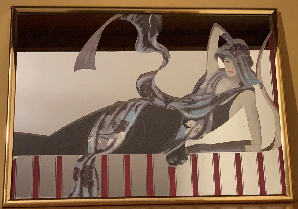 Quadro Espelhado Pintura Mulher de vestido preto deitada