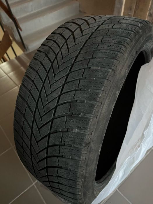 Продам шини  Bridgestone 255 40 20 зима