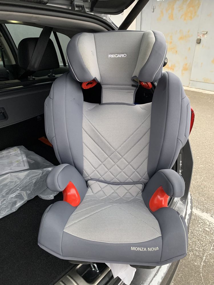 Автокрісло Recaro Monza Nova