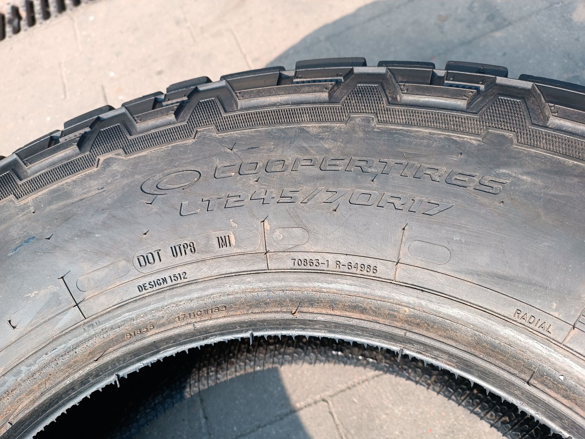 245/70R17 COOPER DISCOVERER AT 3  komplet opon