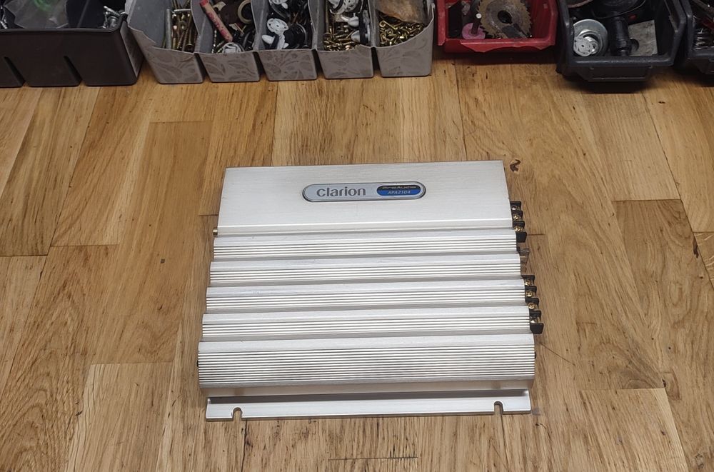 Wzmacniacz Clarion APA 2104 , 2/1 kanał hi end Japan Oldschool