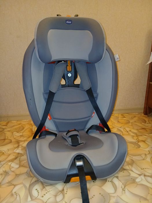 Автокресло chicco universal