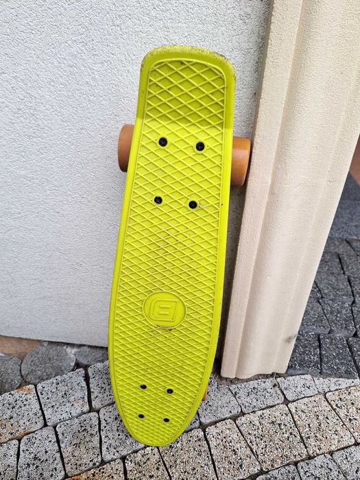 Deskorolka fiszka zielona alterson battery charger skateboard