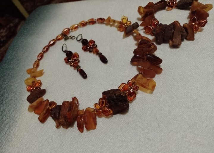 . Натуральный ЯНТАРЬ,  Бирюза, Аметист.